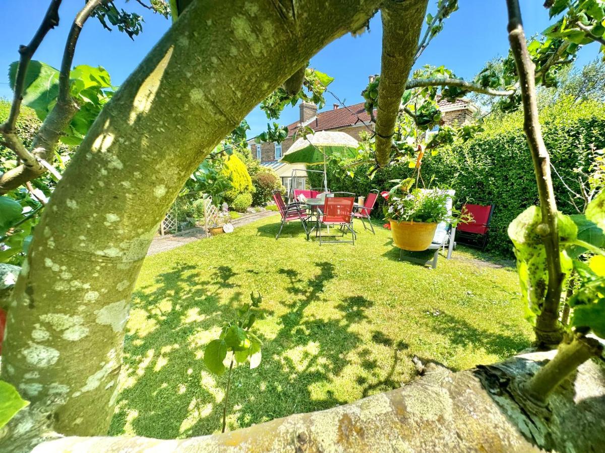 Garden Cottage - 3 Bedroom Close To Town And Beach Bournemouth Esterno foto